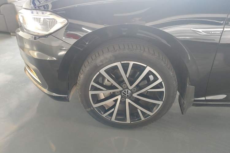 Used Volkswagen Lavida 2021 280TSI DSG Luxury Edition Left Front Wheel Hub