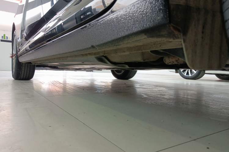 Used Volkswagen Lavida 2021 1.5L Automatic Comfort Edition Left Side Sill