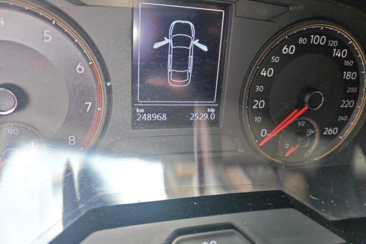 Used Volkswagen Lavida 2021 1.5L Automatic Comfort Edition Odometer Close Up