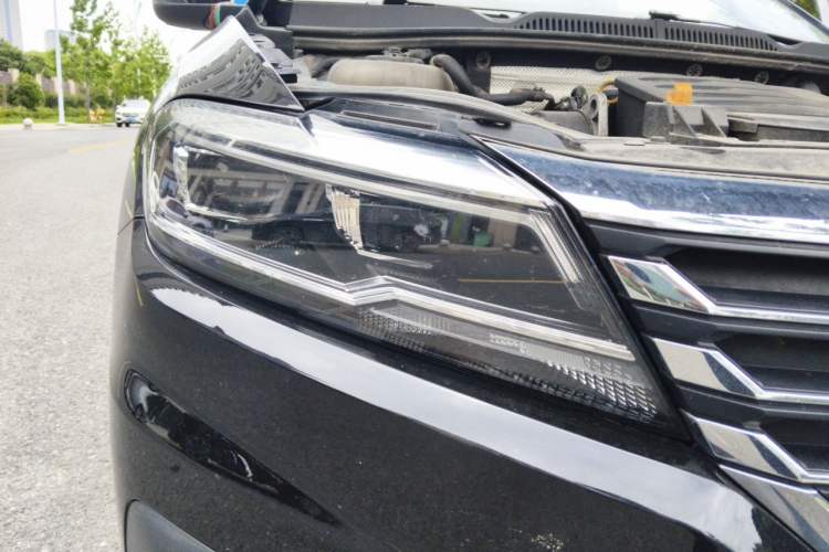 Used Volkswagen Lavida 2021 1.5L Automatic Comfort Edition Right Front Headlight