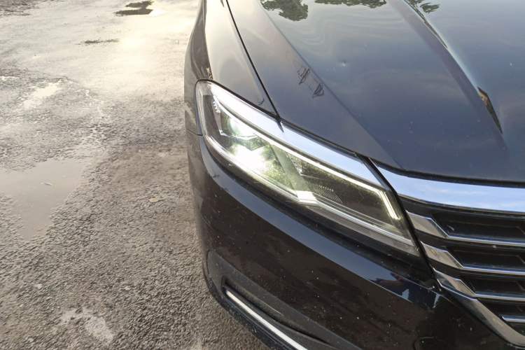 Used Volkswagen Lavida 2021 1.5L Automatic Comfort Edition Right Front Headlight