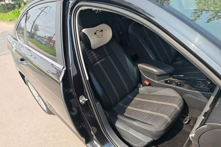 Used Volkswagen Lavida 2021 280TSI DSG Comfort Edition Right Front Seat