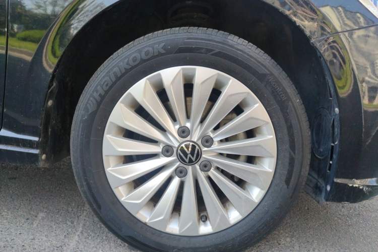 Used Volkswagen Lavida 2021 280TSI DSG Comfort Edition Right Front Wheel Hub
