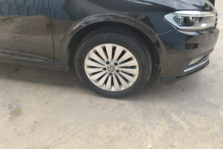 Used Volkswagen Lavida 2021 1.5L Automatic Comfort Edition Right Front Wheel Hub