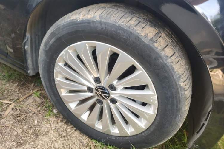 Used Volkswagen Lavida 2021 1.5L Automatic Comfort Edition Right Front Wheel Hub