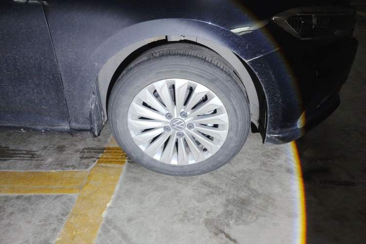 Used Volkswagen Lavida 2021 1.5L Automatic Comfort Edition Right Front Wheel Hub
