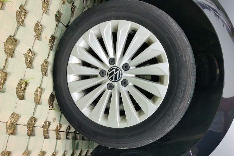 Used Volkswagen Lavida 2021 280TSI DSG Comfort Edition Right Front Wheel Hub