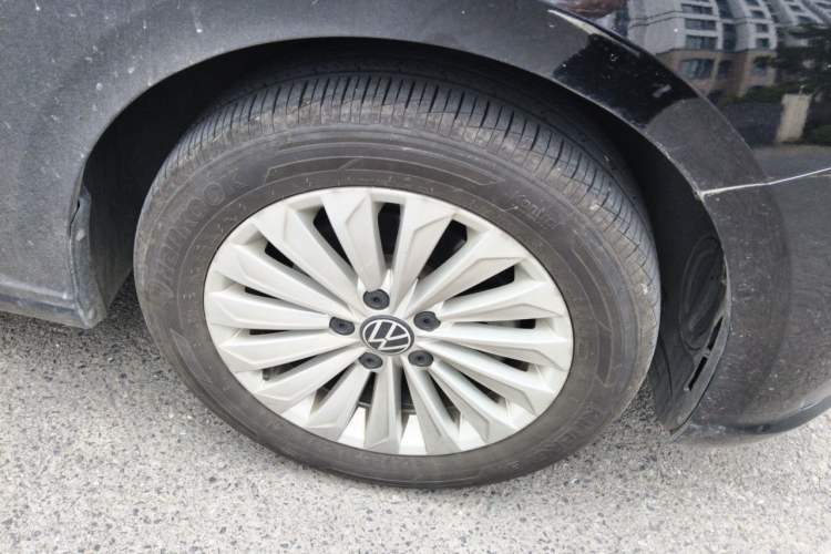 Used Volkswagen Lavida 2021 1.5L Automatic Comfort Edition Right Front Wheel Hub