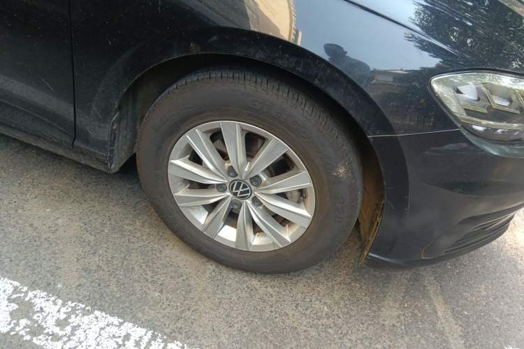Used Volkswagen Lavida 2021 1.5L Automatic Fashion Edition Right Front Wheel Hub