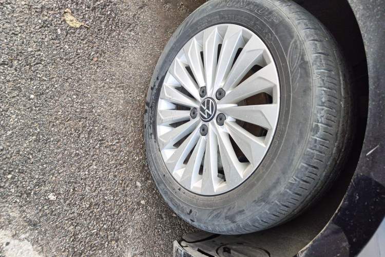 Used Volkswagen Lavida 2021 1.5L Automatic Comfort Edition Right Front Wheel Hub