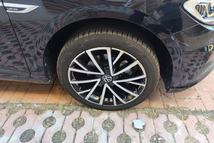 Used Volkswagen Lavida 2021 280TSI DSG Luxury Edition Right Front Wheel Hub