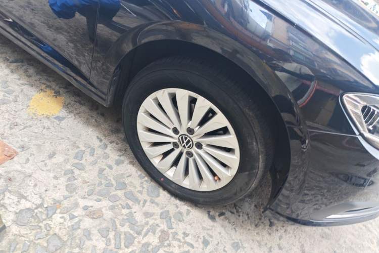 Used Volkswagen Lavida 2021 1.5L Automatic Comfort Edition Right Front Wheel Hub