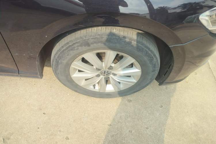 Used Volkswagen Lavida 2021 1.5L Automatic Fashion Edition Right Front Wheel Hub