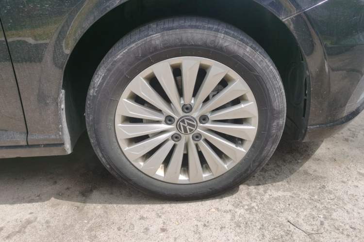 Used Volkswagen Lavida 2021 280TSI DSG Comfort Edition Right Front Wheel Hub