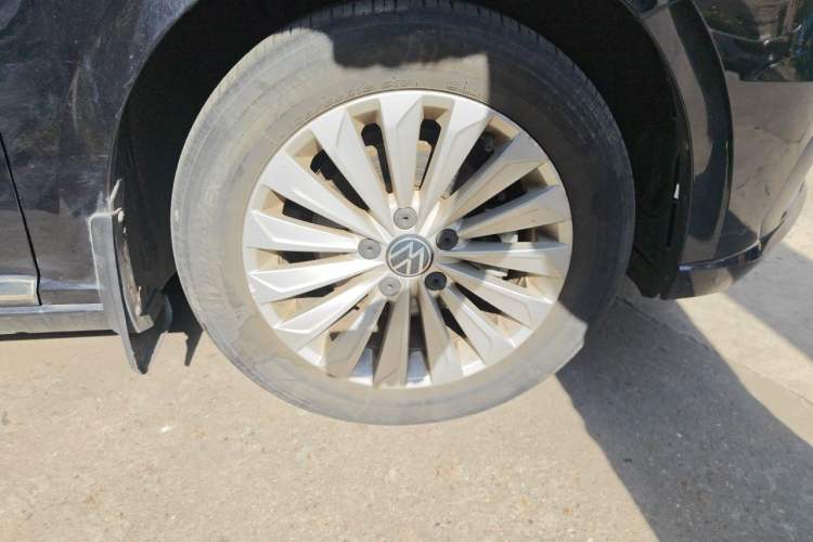 Used Volkswagen Lavida 2021 1.5L Automatic Comfort Edition Right Front Wheel Hub