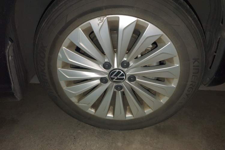 Used Volkswagen Lavida 2021 280TSI DSG Comfort Edition Right Front Wheel Hub