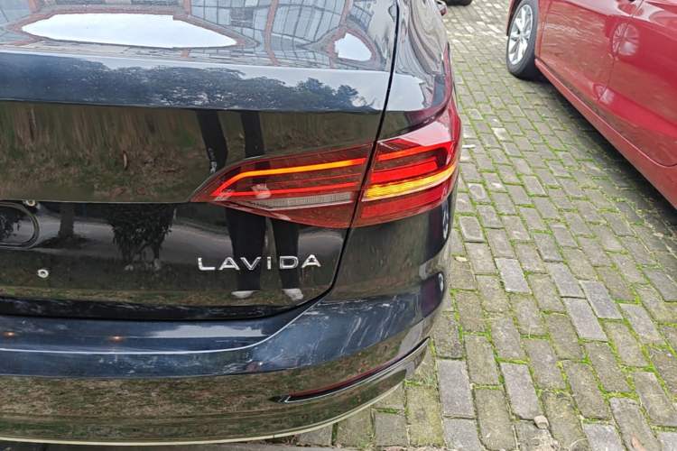 Used Volkswagen Lavida 2021 1.5L Automatic Comfort Edition Right Rear Taillight