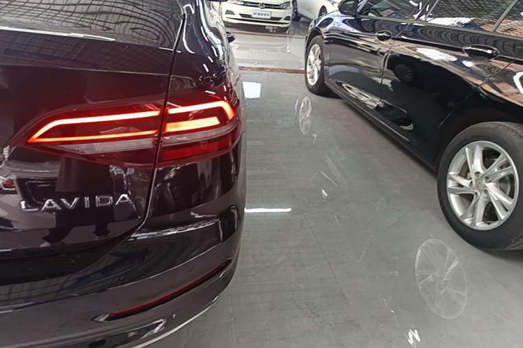 Used Volkswagen Lavida 2021 1.5L Automatic Comfort Edition Right Rear Taillight