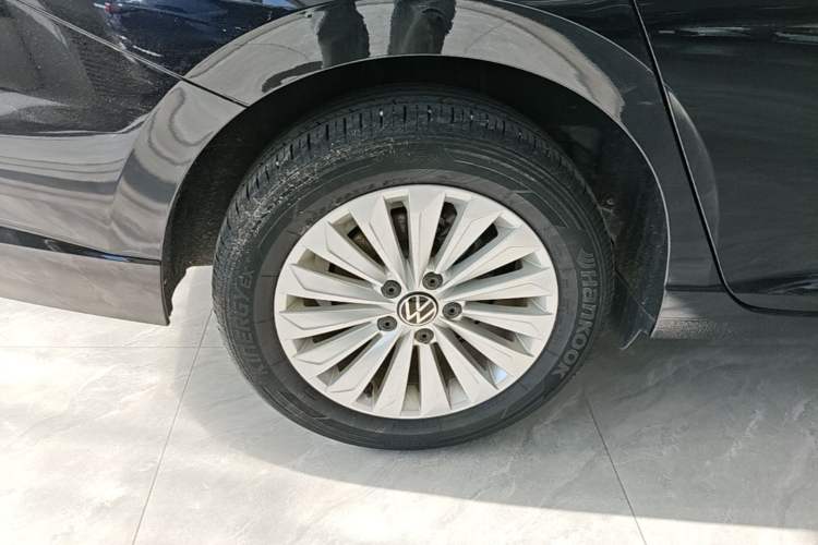 Used Volkswagen Lavida 2021 1.5L Automatic Comfort Edition Right Rear Wheel Hub