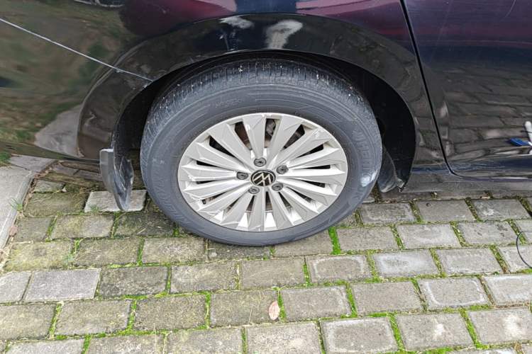 Used Volkswagen Lavida 2021 1.5L Automatic Comfort Edition Right Rear Wheel Hub