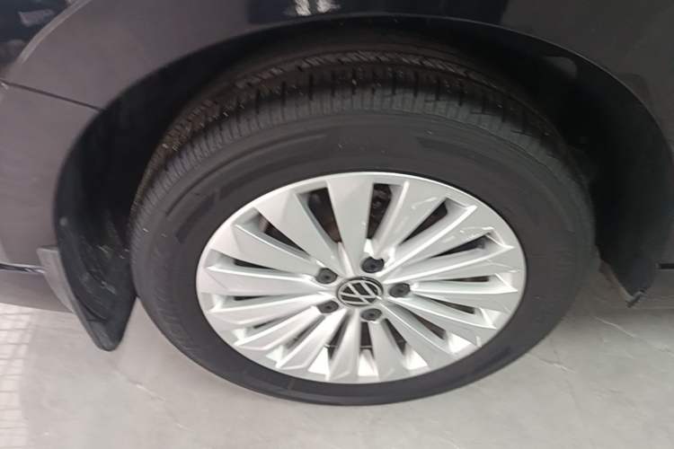 Used Volkswagen Lavida 2021 1.5L Automatic Comfort Edition Right Rear Wheel Hub