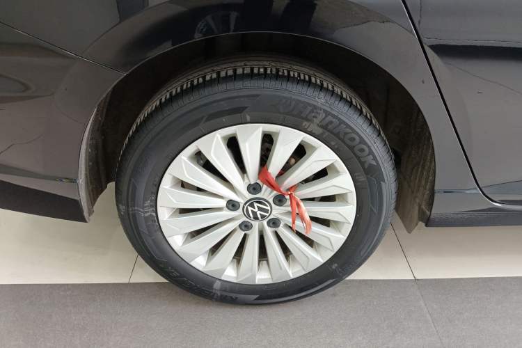 Used Volkswagen Lavida 2021 1.5L Automatic Comfort Edition Right Rear Wheel Hub