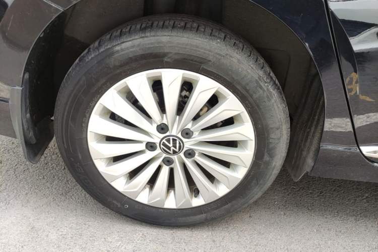Used Volkswagen Lavida 2021 1.5L Automatic Comfort Edition Right Rear Wheel Hub