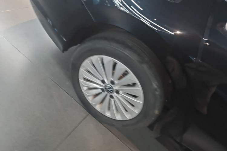 Used Volkswagen Lavida 2021 1.5L Automatic Comfort Edition Right Rear Wheel Hub