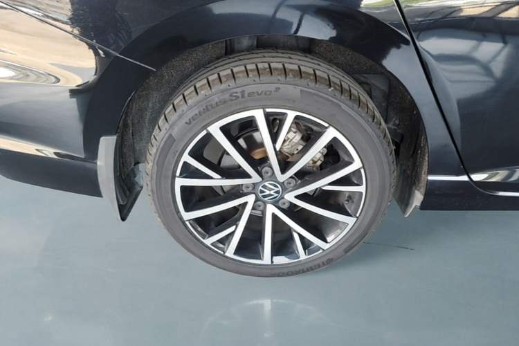 Used Volkswagen Lavida 2021 280TSI DSG Luxury Edition Right Rear Wheel Hub