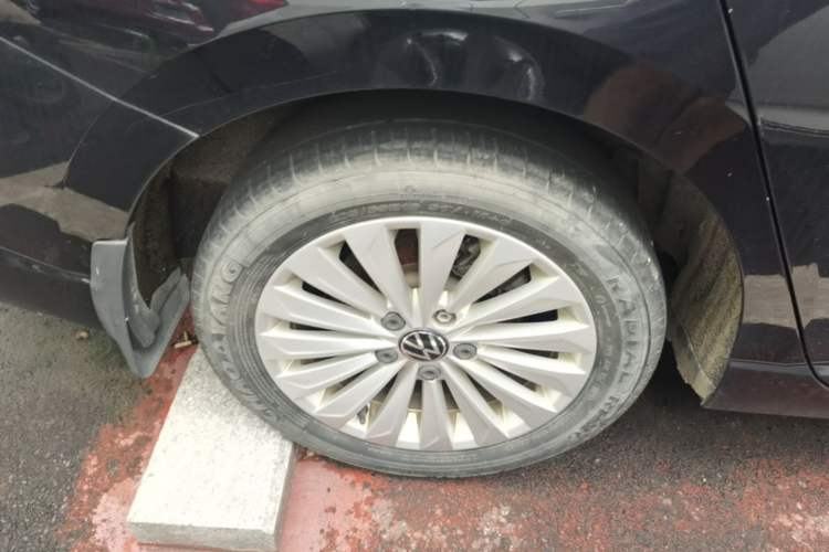 Used Volkswagen Lavida 2021 1.5L Automatic Comfort Edition Right Rear Wheel Hub