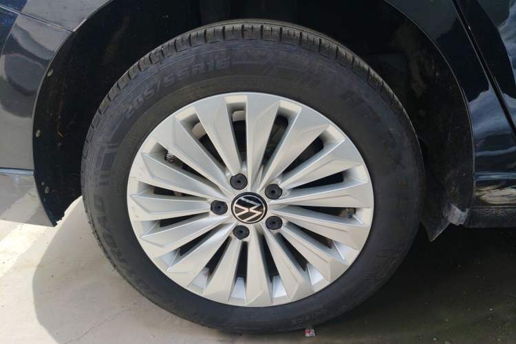 Used Volkswagen Lavida 2021 280TSI DSG Comfort Edition Right Rear Wheel Hub