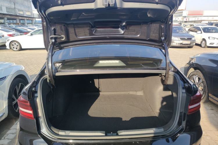 Used Volkswagen Lavida 2021 1.5L Automatic Fashion Edition Trunk