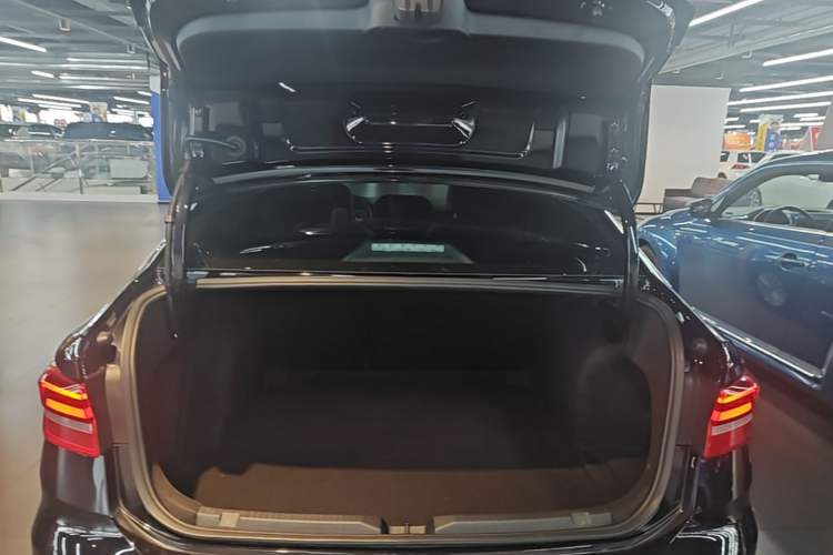 Used Volkswagen Lavida 2021 1.5L Automatic Comfort Edition Trunk