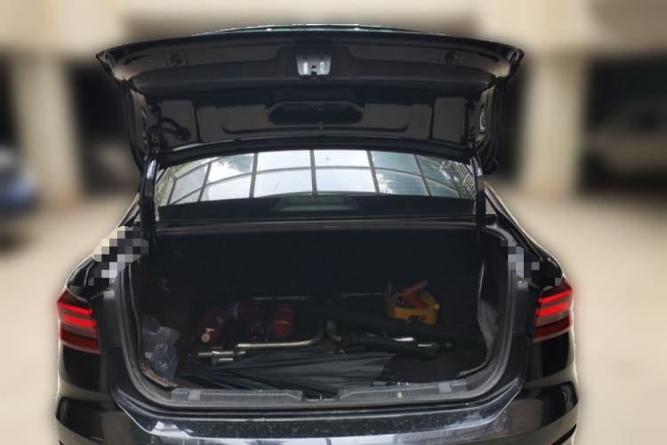 Used Volkswagen Lavida 2021 1.5L Automatic Fashion Edition Trunk