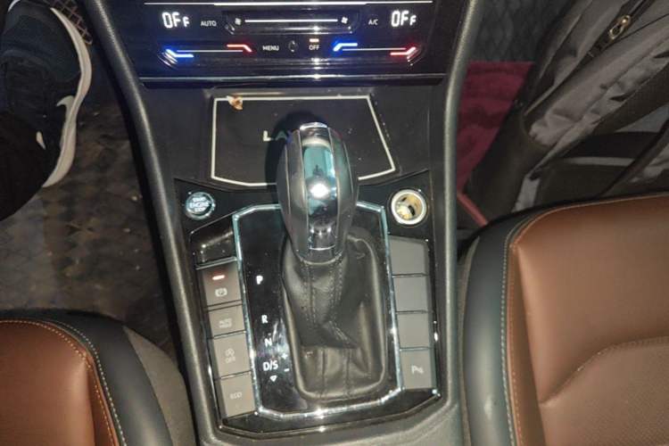 Used Volkswagen Lavida 2021 280TSI DSG Luxury Edition Gear Lever