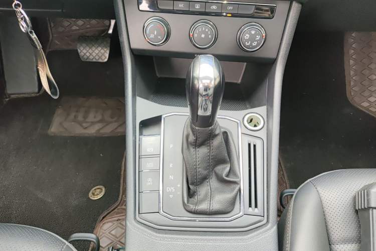 Used Volkswagen Lavida 2021 1.5L Automatic Comfort Edition Gear Lever