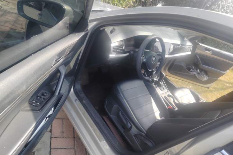Used Volkswagen Lavida 2021 1.5L Automatic Comfort Edition Interior 3