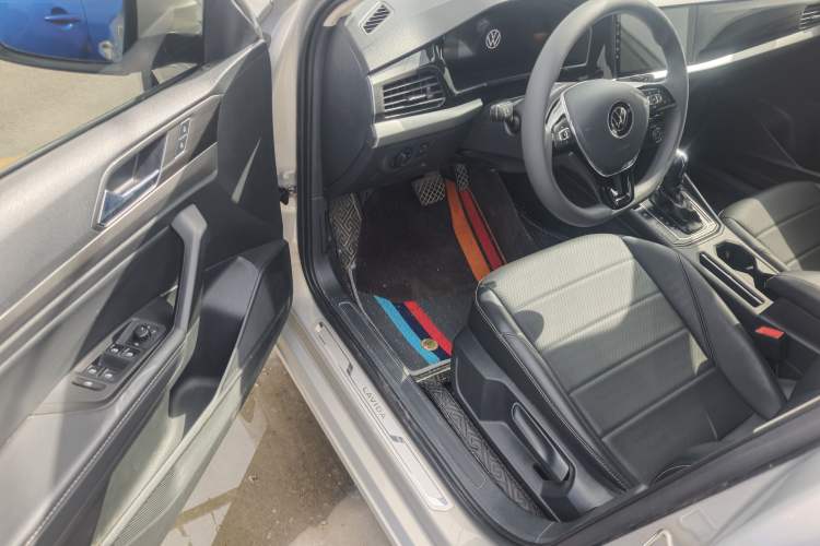 Used Volkswagen Lavida 2021 1.5L Automatic Comfort Edition Interior 5
