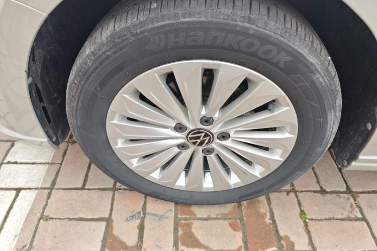 Used Volkswagen Lavida 2021 1.5L Automatic Vision Edition Left Front Wheel Hub