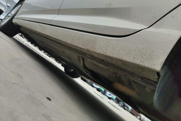 Used Volkswagen Lavida 2021 1.5L Automatic Comfort Edition Left Side Sill