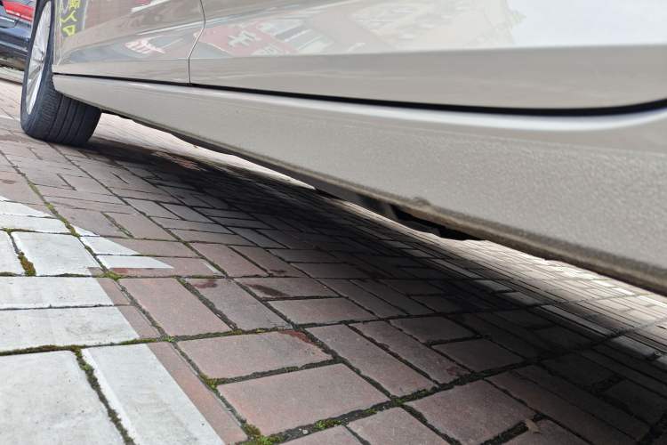 Used Volkswagen Lavida 2021 1.5L Automatic Vision Edition Left Side Sill
