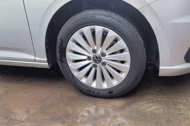 Used Volkswagen Lavida 2021 280TSI DSG Comfort Edition Right Front Wheel Hub