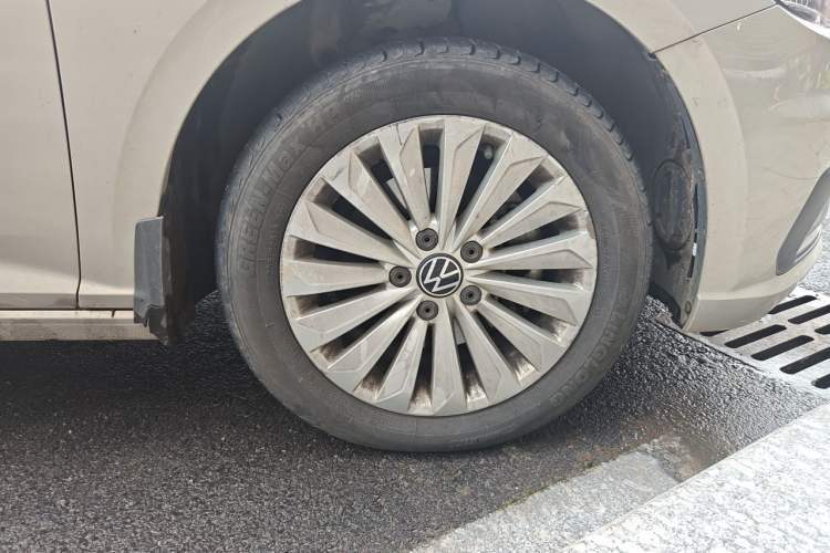 Used Volkswagen Lavida 2021 280TSI DSG Comfort Edition Right Front Wheel Hub