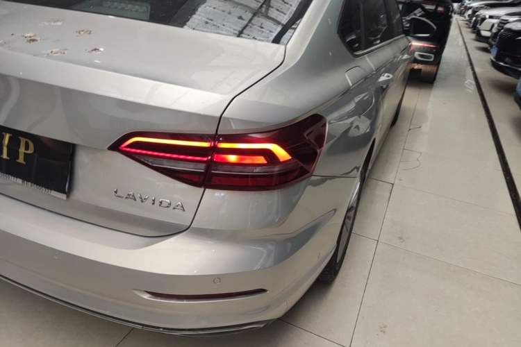 Used Volkswagen Lavida 2021 1.5L Automatic Comfort Edition Right Rear Taillight