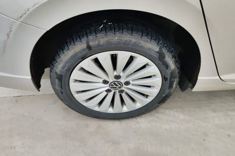 Used Volkswagen Lavida 2021 1.5L Automatic Comfort Edition Right Rear Wheel Hub