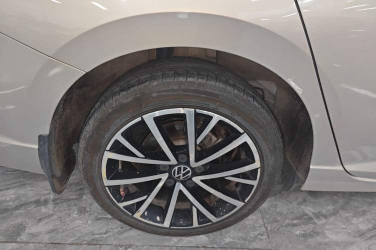 Used Volkswagen Lavida 2021 280TSI DSG Luxury Edition Right Rear Wheel Hub