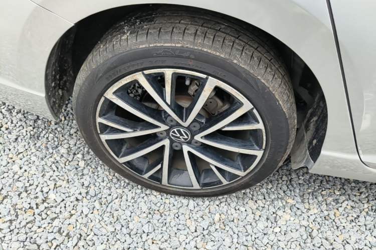 Used Volkswagen Lavida 2021 280TSI DSG Luxury Edition Right Rear Wheel Hub