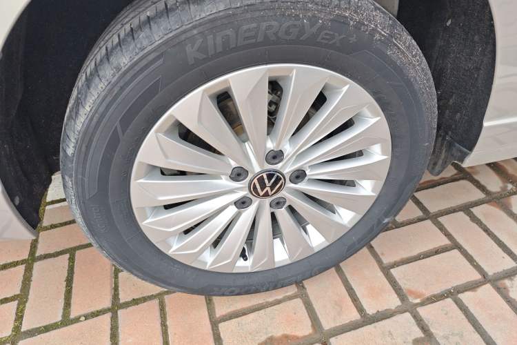 Used Volkswagen Lavida 2021 1.5L Automatic Vision Edition Right Rear Wheel Hub