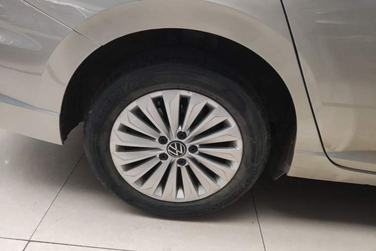 Used Volkswagen Lavida 2021 1.5L Automatic Comfort Edition Right Rear Wheel Hub