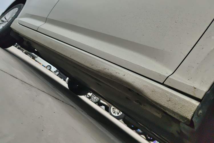 Used Volkswagen Lavida 2021 1.5L Automatic Comfort Edition Right Side Sill